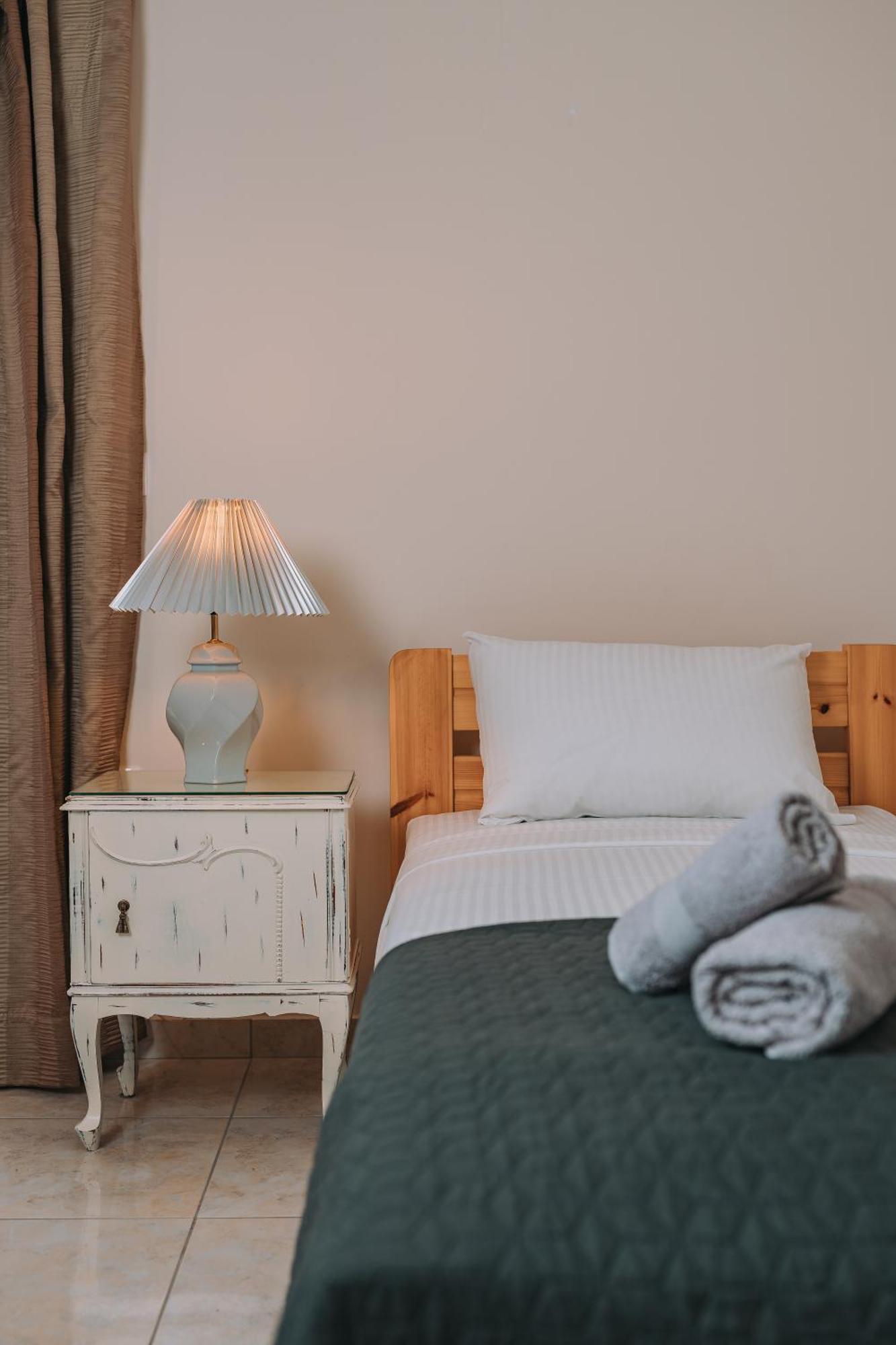 Nostos Apartment, With A Spacious Backyard อาร์เตมีดา ภายนอก รูปภาพ