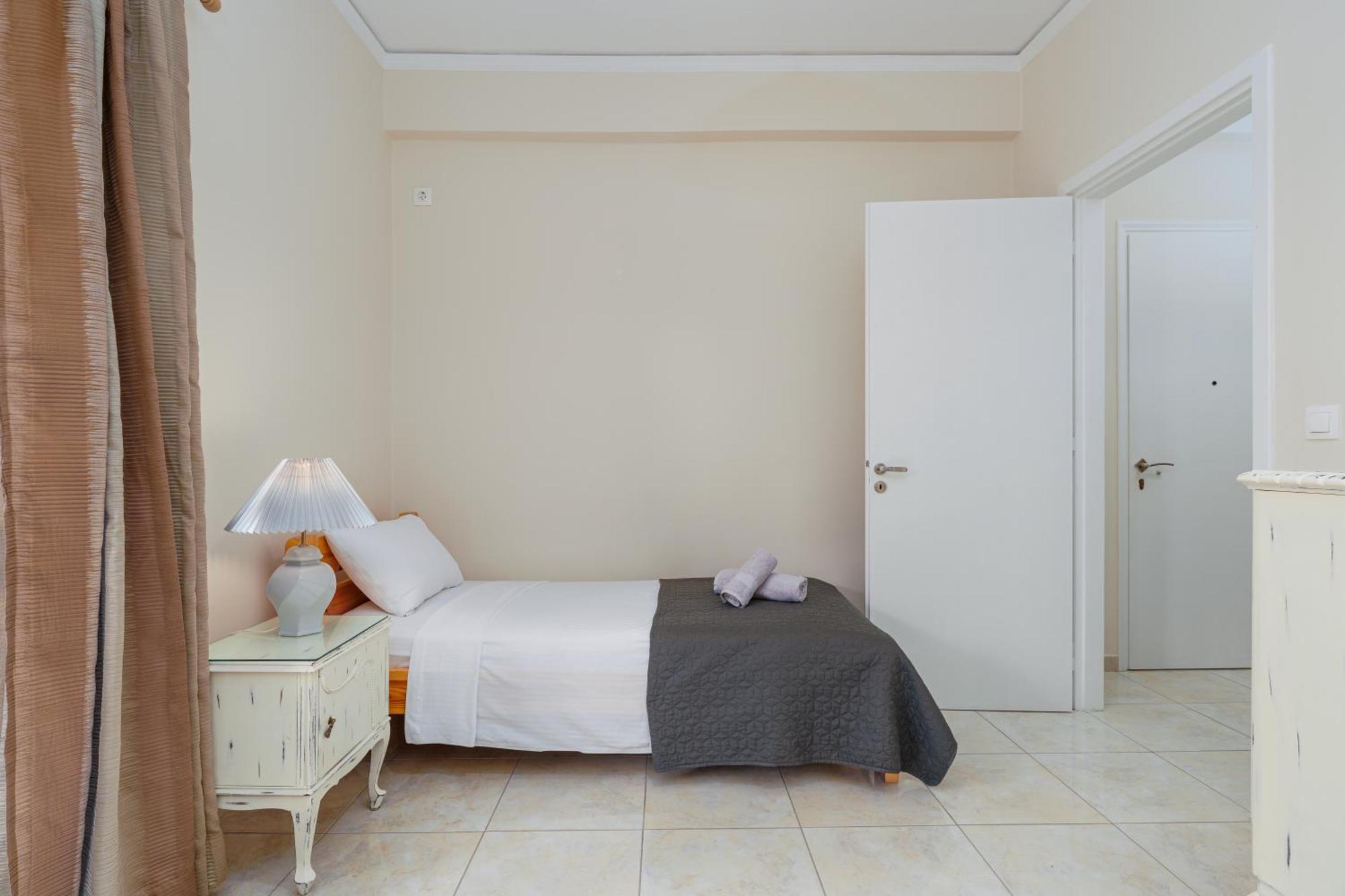 Nostos Apartment, With A Spacious Backyard อาร์เตมีดา ภายนอก รูปภาพ